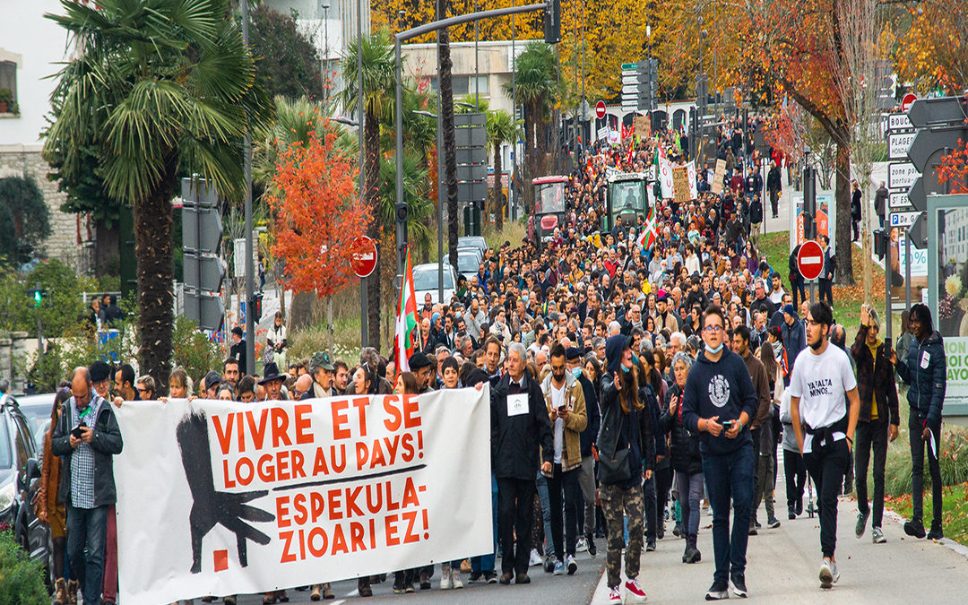 Bigarren manifestazio masiboa etxebizitzaren alde. 2023ko apirilaren 1ean, larunbata, Baionan